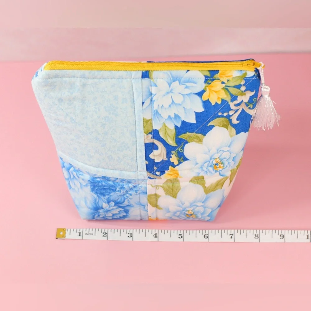 Patchwork floral quilted bag with foam cotton lining for makeup protection NWOT